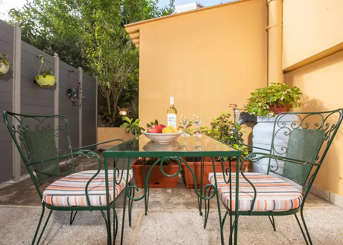 Bethy's Corfu Harbour Apts Daire *