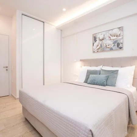 Bethy's Corfu Harbour Apts *